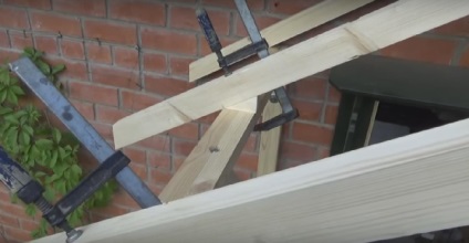 Ponyva bejárata fölött a fa fotók (fa) Ponyva bejárata fölött egy fa fotó