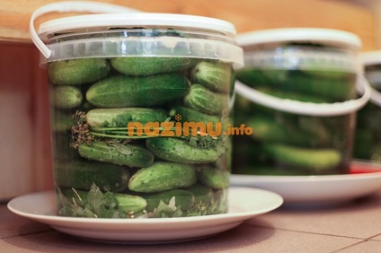 Uborka savanyúság télen, mint a dob - a recept előforma fényképpel (téli) Uborka sós télen, mint a dob - egy recept üres fotó