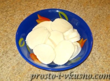 Caprese saláta mozzarella és a paradicsom