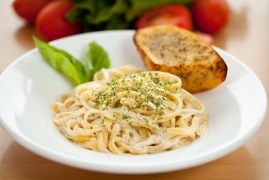 Top 10 receptek spagetti szósz, és tészta (spagetti tészta szószok) Top 10 recept spagetti szósz és a tészta