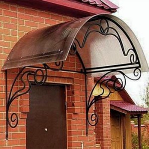 Típusai baldachinos gang (hogyan lehet egy baldachin alatt a verandán) Típusú előtetők felett a tornácon