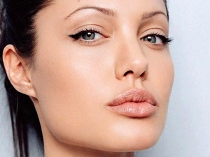 Azt akarom, ajkak, mint Angelina Jolie! (Joly) Azt akarom, ajkak, mint Angelina Jolie!