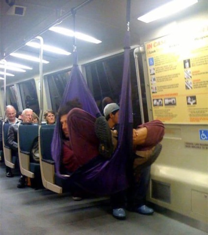 20 Фотографій, які переконають вас у тому, що метро - найдивніше місце на землі