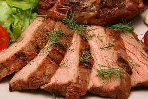 Sült sonkát a multivarka sertés és marha receptek fóliába (sertés) Sült sonka multivarka sertés- és marhahús receptek fóliában