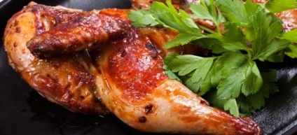 Csirke Tabaka - egy recept a kemencében egy serpenyőben nyomás alatt, multivarka és grillezett (dohány) Csirke Tabaka - egy recept a kemencében egy serpenyőben nyomás alatt, multivarka és grillezett
