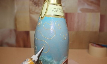 Decoupage kezüket egy üveg pezsgőt (kezével) Decoupage kezüket egy üveg pezsgőt