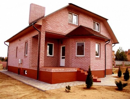 House vörös téglából és fehér burkolat (fehér) House vörös téglából és fehér bélés