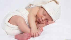 Grudnichok kevés alvás napközben aludni norma kisgyermekek számára, és megvilágította a jogsértések