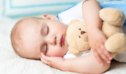 Hogyan segít a gyermeknek elaludni könnyen és gyorsan, a helyszínen anyáknak