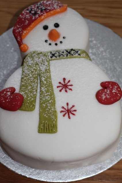 Hogyan díszíteni a téli torta karácsonyi és újévi a masztix mely ötletek (gitt) Hogyan díszíteni a téli torta karácsonyi és újévi a masztix mely ötletek