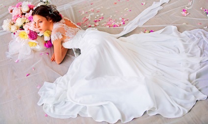 Hogyan válasszuk ki egy esküvői ruha rangsor a legjobb gyártók