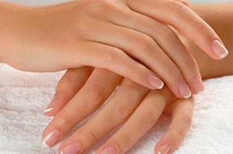 Kiütés a kéz és az ujjak az okok, tünetek és a kezelés felnőtteknek