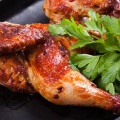 Csirke mézes mártással a sütőben - egyszerű és nagyon finom étel!