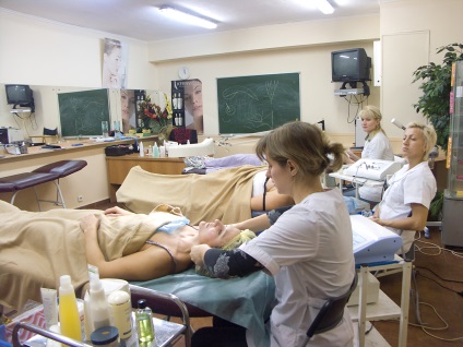 Tanfolyamok kozmetikus képzett esztéták (kozmetikus, esztéták) Tanfolyamok kozmetikus képzett esztéták