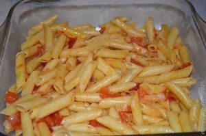 Makaróni gratin sajttal és paradicsom (makaróni csőben) Makaróni rakott paradicsommal és sajttal