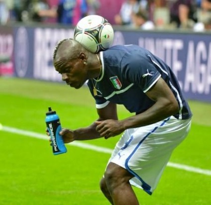 Mario Balotelli - Olaszország Orosz (örökbefogadó szülők) Mario Balotelli - Olaszország Orosz