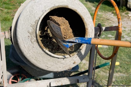 Márka kiválasztása és beton előállítása (alapítvány) egy magánházban pincében Mark beton az alapítvány egy családi ház kiválasztási és gyártási