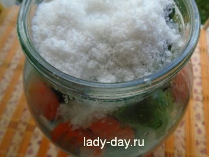 Uborka zöld paradicsom a téli recept egyszerű receptek képekkel (paradicsom) Uborka zöld paradicsom a téli recept egyszerű recept fotókkal