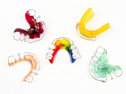 Fogszabályozó lemezek a fogak fotó és leírás eszközök a gyermekek számára
