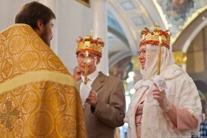 Jellemzők esküvő a templomban, miután több év házasság