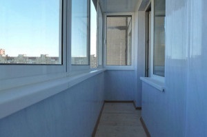 Díszítő erkélyek bélés a kezét - útmutató fotókkal és videó