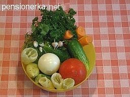 Zöldségleves friss uborka, étrend leves kis mennyiségű kalóriát vagy húsleves