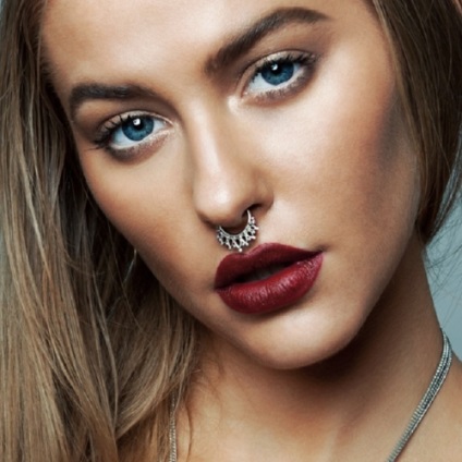 Piercing gubanc az orr, nyelv, ajak (szúró gubanc) Piercing gubanc az orr, nyelv, ajak