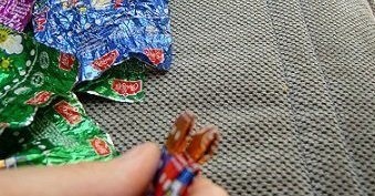 Kosárszövésre a cukorpapírokon (mini-játékok) Kosárszövésre a cukorpapírokon