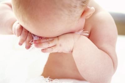Miért könnyekkel a szemében csecsemők tünetei és okai