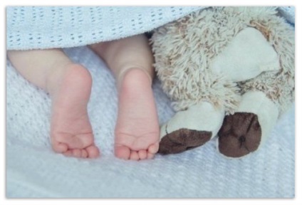 Miért van a gyermek hideg kezek és lábak, normális hőmérsékleten, amelyre ez vezethet