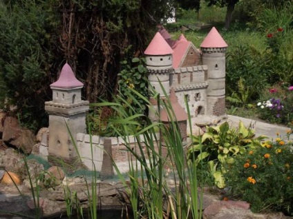 Hack - Castle - a kertben, a kezüket (saját) Hack - Castle - a kertben, saját kezűleg