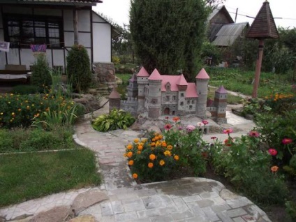 Hack - Castle - a kertben, a kezüket (a kertben) Hack - Castle - a kertben, saját kezűleg
