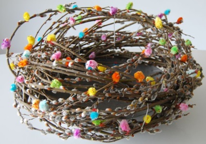 Madárfészkek -paskhalny betét (Easter fészkek) Madárfészkek -paskhalny dekorációval