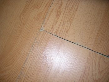 Eladott laminált padló, hogyan erősít a hiba - okok és javítás