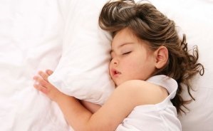 A gyermek lélegzik az oka az álom (baby) A gyermek lélegzik okainak alvás