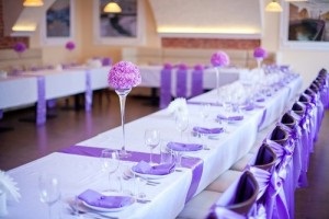 Luxus ünneplés - lila esküvő