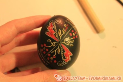Festett húsvéti tojás, a szakterületen a mester osztály saját kezűleg (Pysanka) Festett húsvéti tojás, a szakterületen a mester osztály saját kezűleg