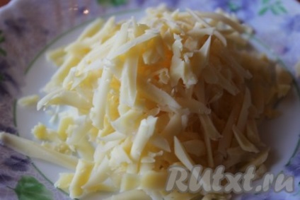 Saláta tarisznyarák botokat, paradicsom és sajt - a recept egy fotó