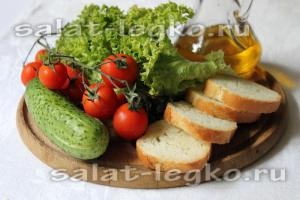 Saláta cseresznye, uborka és a kekszet (cseresznye) Saláta cseresznye paradicsom, uborka és kenyérkockákkal