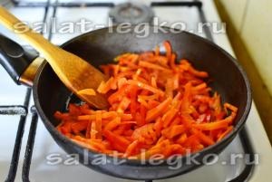 Csirke saláta, paprika és sárgarépa (csirke) Saláta csirkemell, paprika és sárgarépa