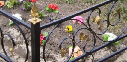 Tedd a kerítés a kezüket a temetőben (széles választékát cső gördülő lehet) Kézzel a temetőben kerítés