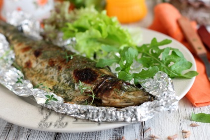 Hering sült fólia a kemencében - egy recept fotó (hering kemencében sült fólia) Hering sült fólia a sütőben - a recept egy fotó