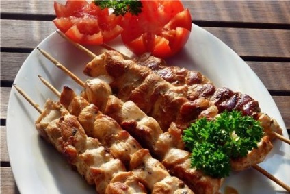 Shish kebab mikrohullámú sütőben főzni konvekciós - grillezett csirke vagy sertés