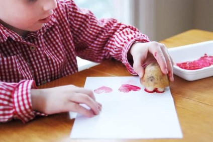 Bélyeg saját kezével improvizált eszközökkel, a hazafelé