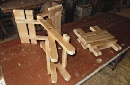 Összecsukható szék fából kezük