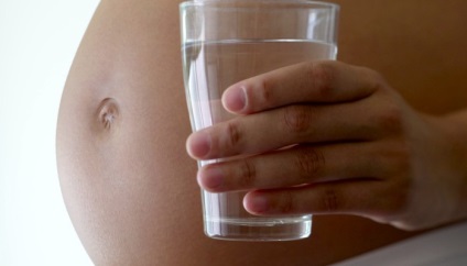 Mennyi vizet kell inni a terhesség alatt