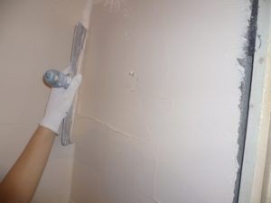 Hogyan száraz vakolat a falakon tapéta ragasztás előtt