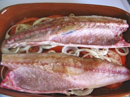 Makréla a sütőbe paradicsom - egy lépésről lépésre recept fotók a (élelmiszer) Makréla a sütőbe paradicsom - egy lépésről lépésre recept fotók