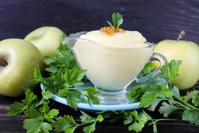 Apple szósz hús recept klasszikus kiviteli alakban a télen, különösen a főzés (alma) Apple szósz hús recept klasszikus kiviteli alakban a télen, különösen főzés
