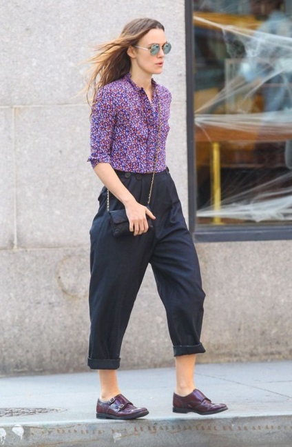 Stílus Kiry Naytli öltözve, mint egy brit színésznő, trendi-u